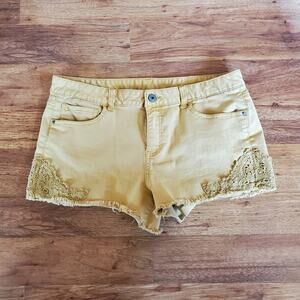 Vanilla Star Shorts Junior's Size 15 Light Yellow Cutoff